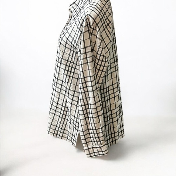 Black and White Boxy Button Down Blouse - Picture 2 of 5